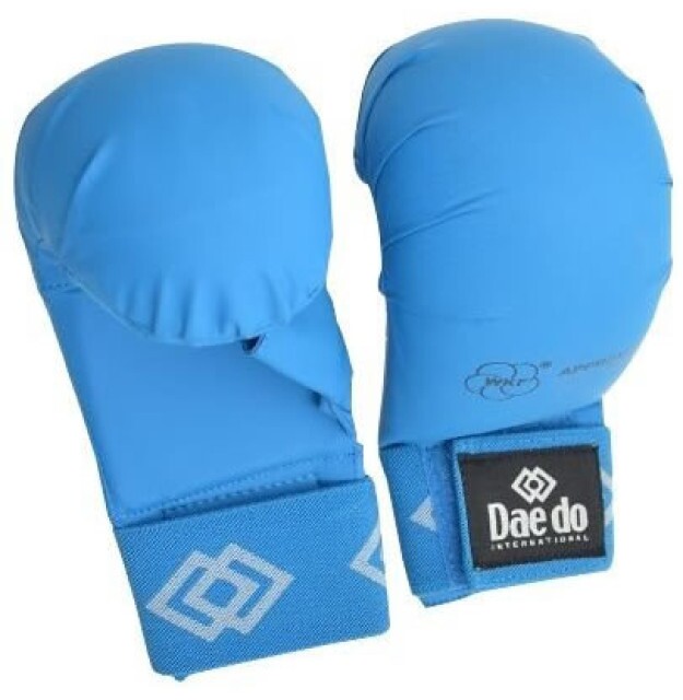 Luva Karate Daedo com Dedão Homologada WKF Azul